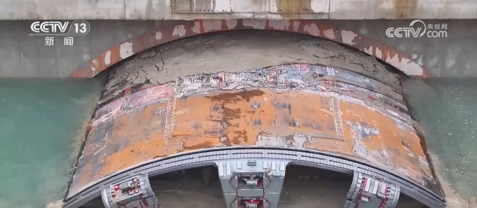 17.5米“巨无霸”盾构机智能"绿色"穿黄河 中国水下隧道建设领域迎突破 17.5米“巨无霸”盾构机智能"绿色"穿黄河 中国水下隧道建设领域迎突破