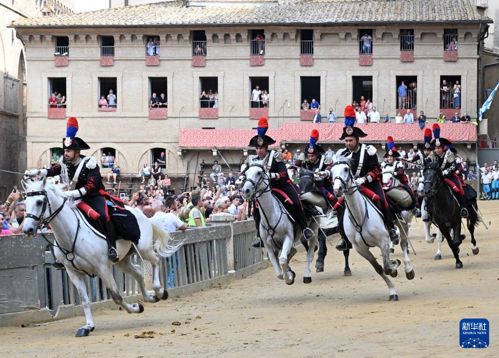意大利锡耶纳：节日赛马