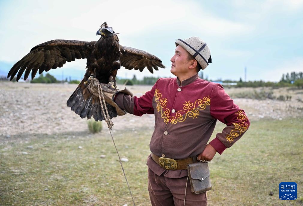 吉尔吉斯斯坦：飞鹰奔犬