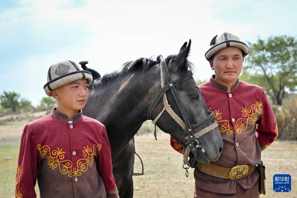 吉尔吉斯斯坦：飞鹰奔犬