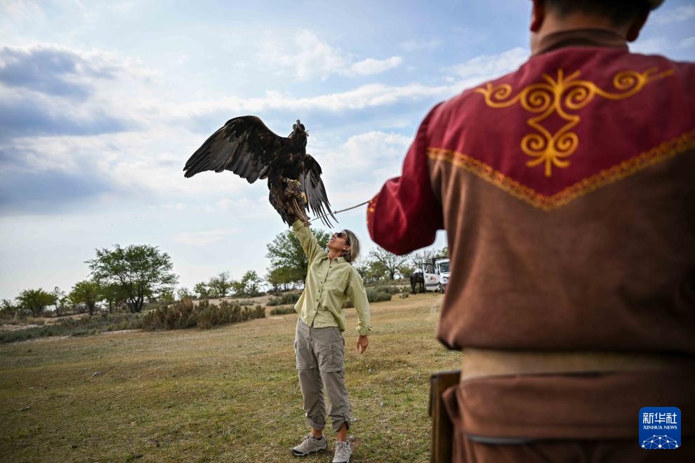 吉尔吉斯斯坦：飞鹰奔犬
