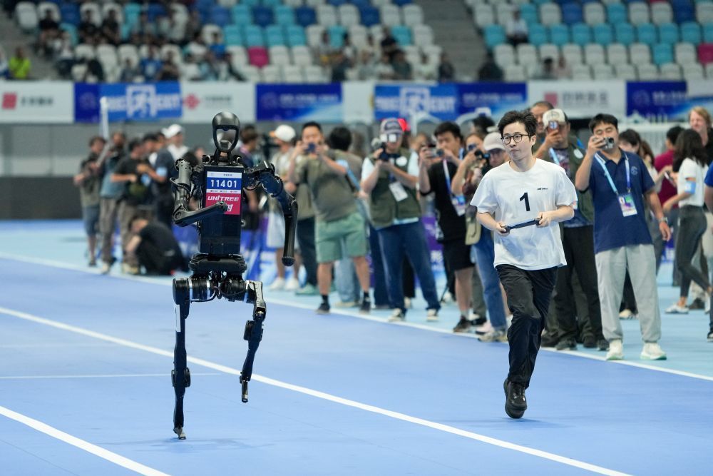 人形机器人离我们的生活还有多远? 人形机器人离我们的生活还有多远?