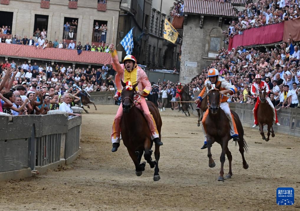 意大利锡耶纳：节日赛马