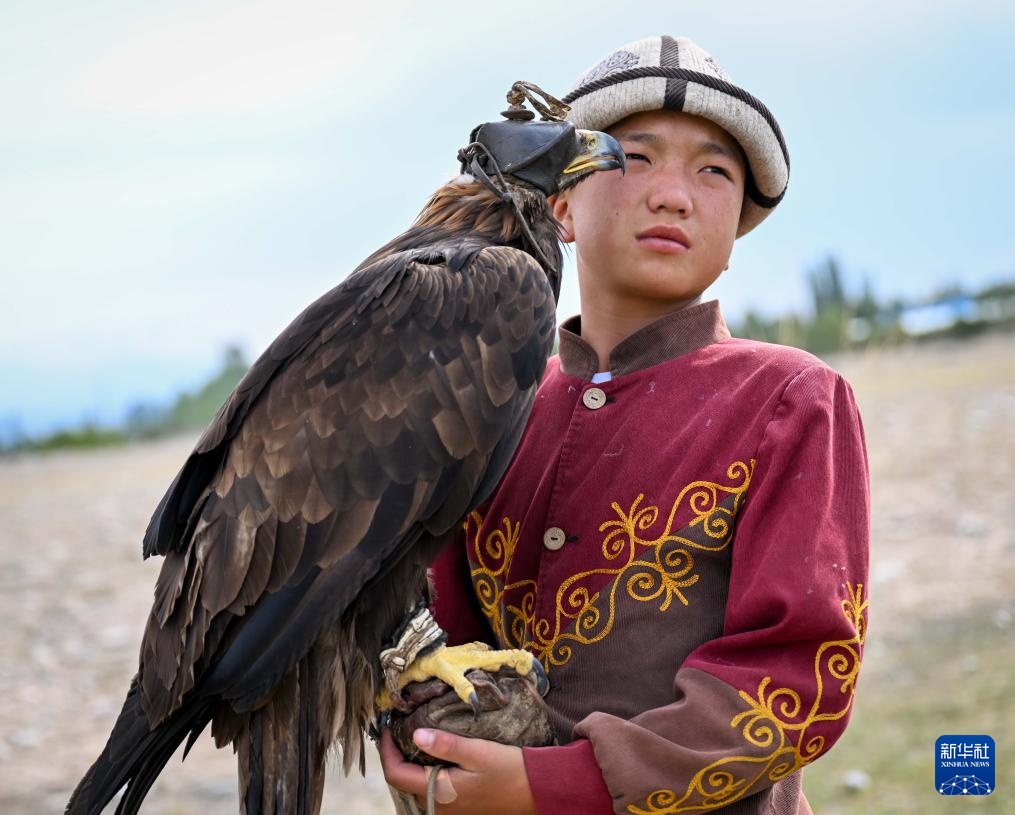 吉尔吉斯斯坦：飞鹰奔犬