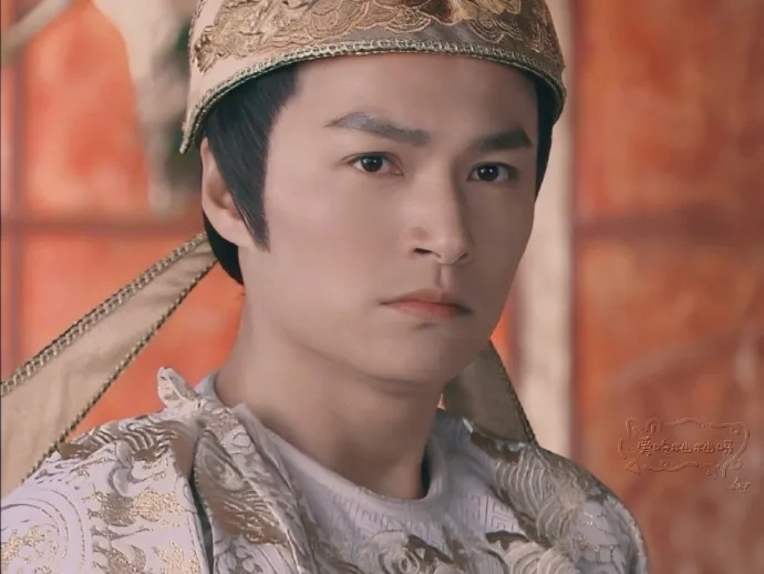 49岁男演员景区打工引热议，本人回应：“我也需要养家糊口”