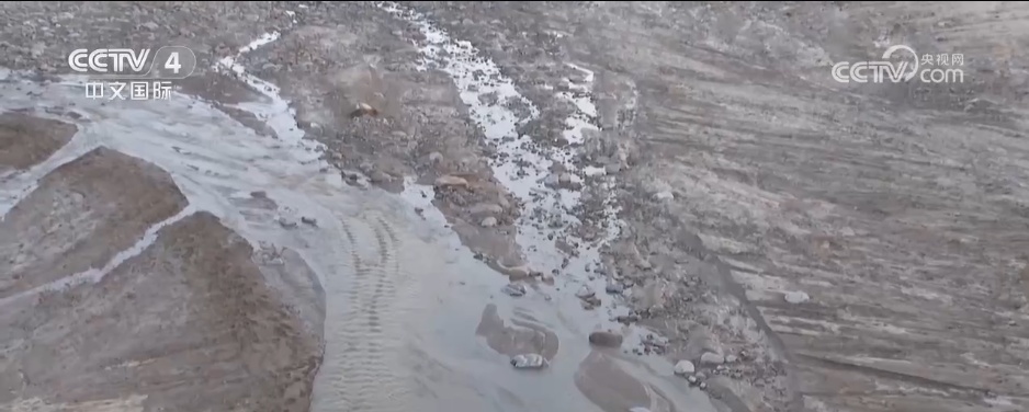 直击内蒙古乌拉特后旗山洪搜救现场 多部门700余人携设备展开地毯式搜救
