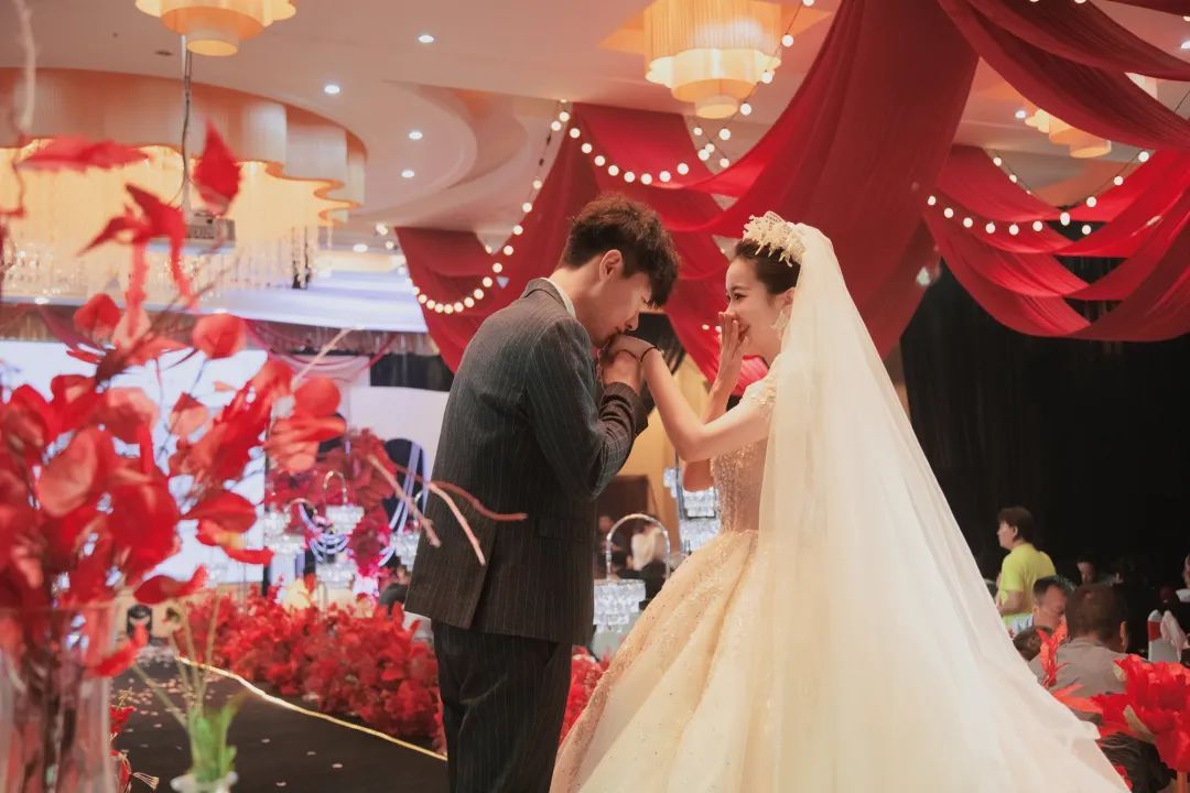 校友→同事→夫妻!跨越1240公里的铁路爱情,令人动容! 校友→同事→夫妻!跨越1240公里的铁路爱情,令人动容!