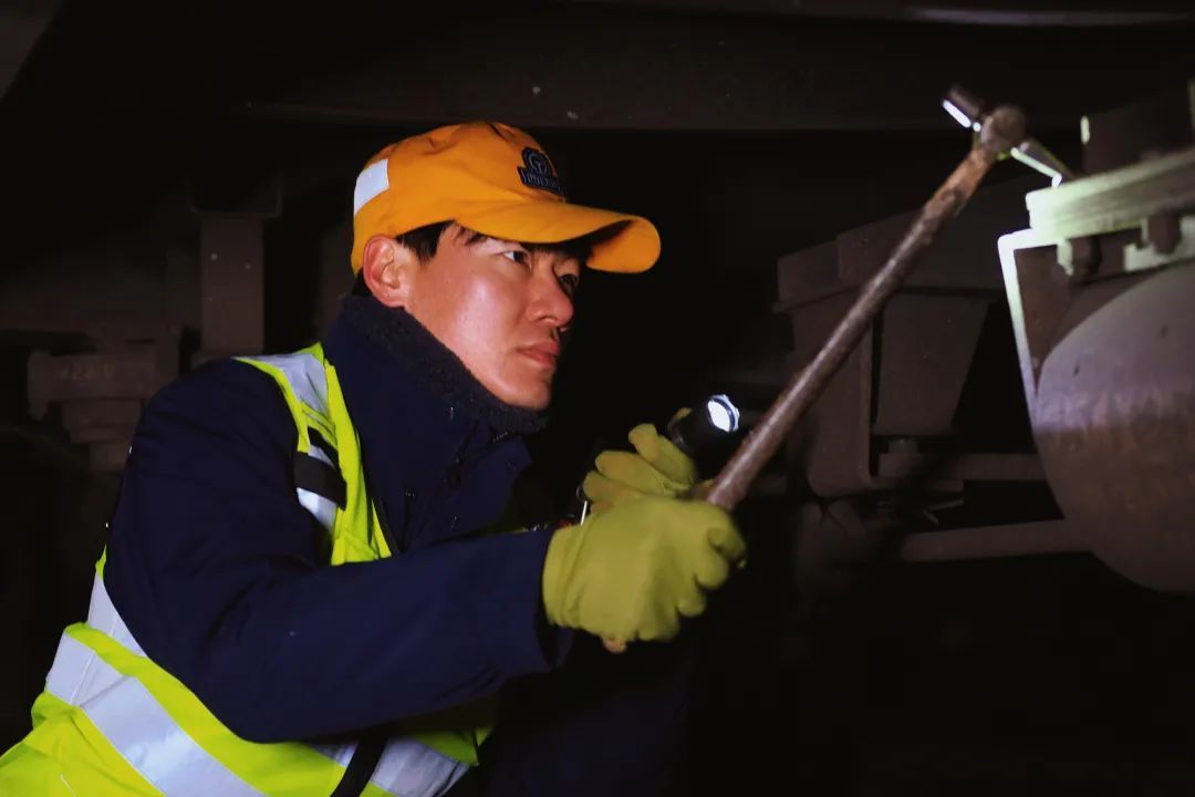 校友→同事→夫妻!跨越1240公里的铁路爱情,令人动容! 校友→同事→夫妻!跨越1240公里的铁路爱情,令人动容!