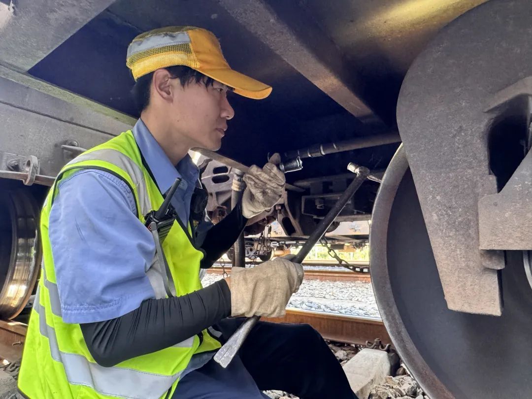 校友→同事→夫妻!跨越1240公里的铁路爱情,令人动容! 校友→同事→夫妻!跨越1240公里的铁路爱情,令人动容!