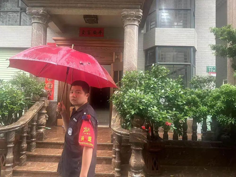“快走！”山体垮塌瞬间，他奋力一推，将生的希望留给了别人