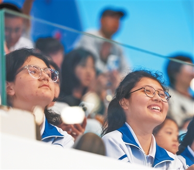 全球首个人形机器人运动会精彩瞬间(新时代画卷) 全球首个人形机器人运动会精彩瞬间(新时代画卷)