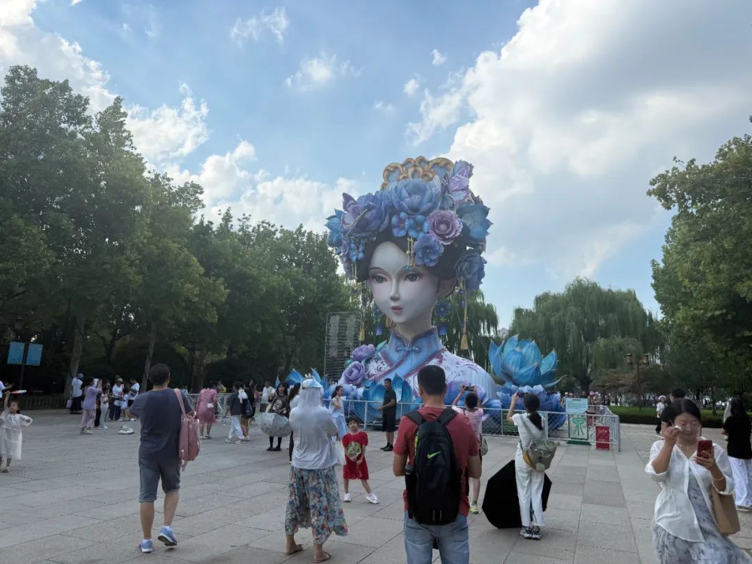 大明湖畔的“夏雨荷”将搬家！转为长期景观与超然楼共同亮灯，具体方位揭晓→