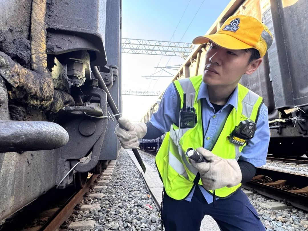 校友→同事→夫妻!跨越1240公里的铁路爱情,令人动容! 校友→同事→夫妻!跨越1240公里的铁路爱情,令人动容!