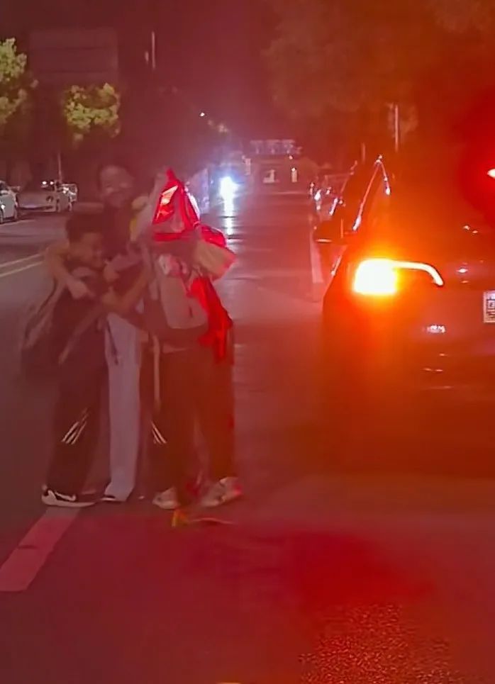 日行25公里！爸爸带两娃从深圳徒步回长沙