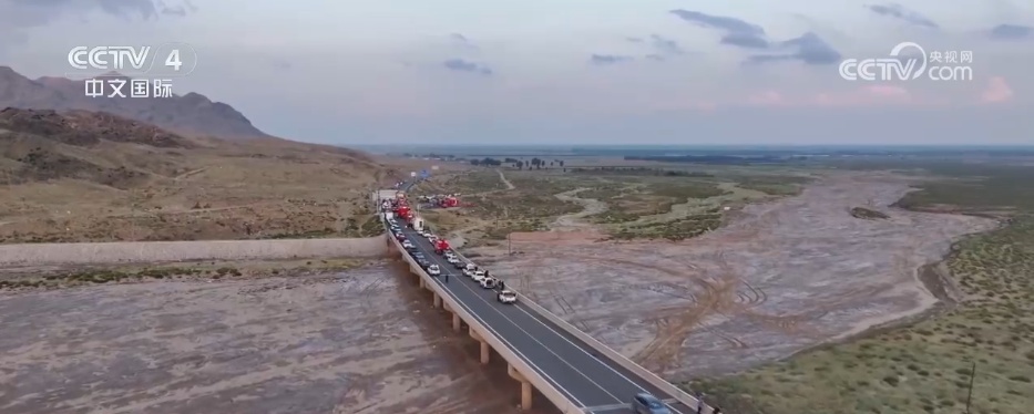 直击内蒙古乌拉特后旗山洪搜救现场 多部门700余人携设备展开地毯式搜救