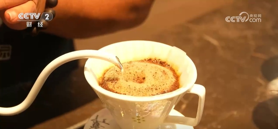 一杯“村咖”解锁乡村旅游“流量密码” 农文旅融合书写乡村振兴“夏日答卷” 一杯“村咖”解锁乡村旅游“流量密码” 农文旅融合书写乡村振兴“夏日答卷”