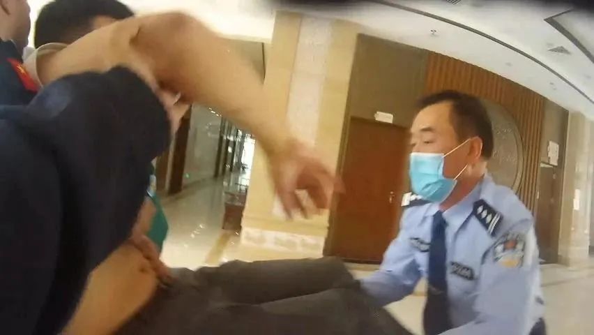 一级警长因公牺牲，生命定格在55岁！