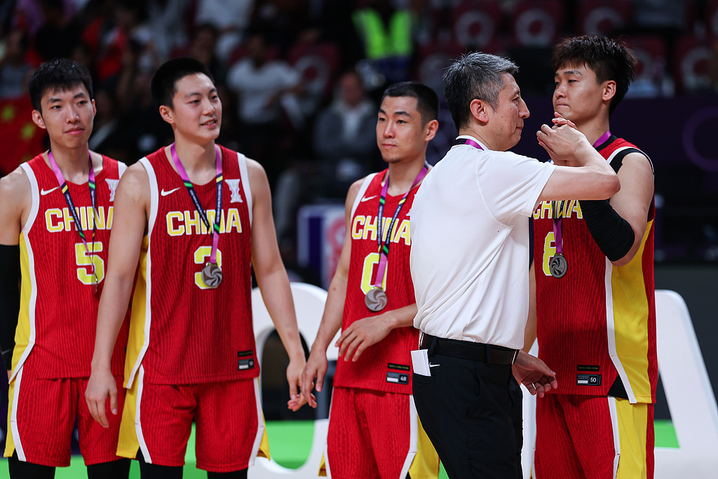最不被看好的中国男篮，打出十年来最好的比赛