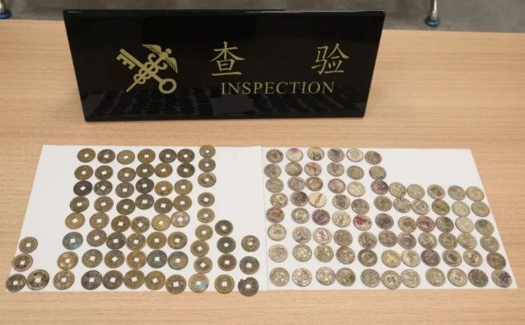 “红包里有钱”!海关查获146枚钱币,属于国家禁止出境的一般文物 “红包里有钱”!海关查获146枚钱币,属于国家禁止出境的一般文物