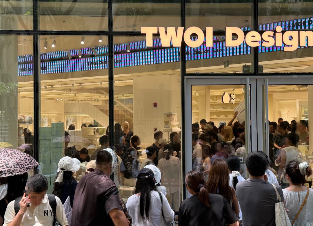开业第一天就闭店！人多到崩溃，排队8小时没进去！官方紧急道歉