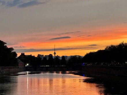 北京雨中现最美晚霞，市民纷纷拍照打卡