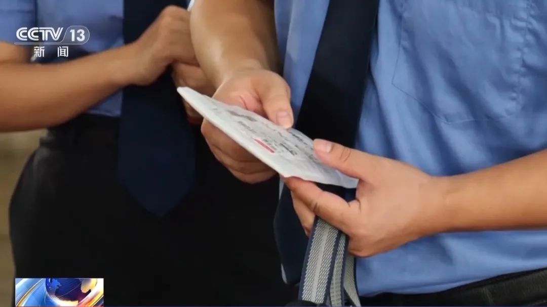 女子拆完快递顺便扫了个码，被骗上百万，咋回事？