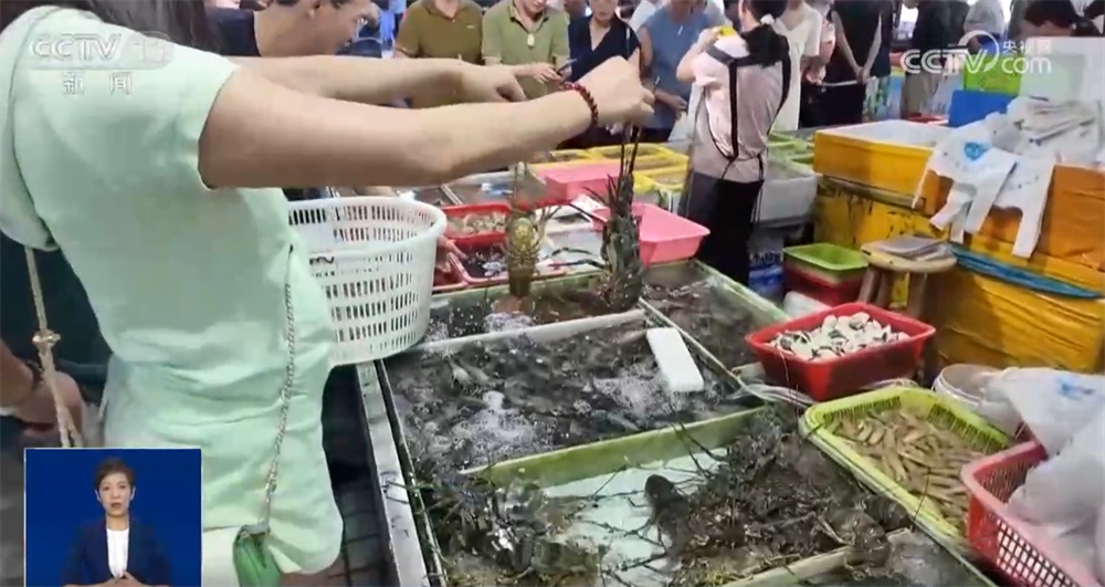 开渔时节抢“鲜”忙 交易市场人头攒动购销“火热” 开渔时节抢“鲜”忙 交易市场人头攒动购销“火热”