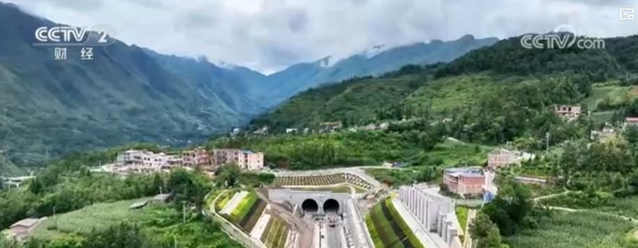 渝昆高铁首座超20公里特长隧道贯通 区域交通大提速 渝昆高铁首座超20公里特长隧道贯通 区域交通大提速