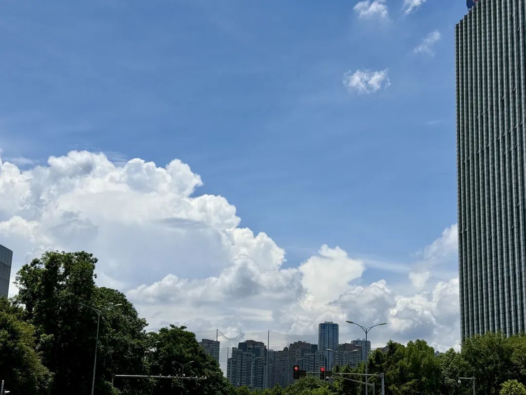 天气丨出伏，重庆中心城区最高温将降至33℃，雨水逐步登场→
