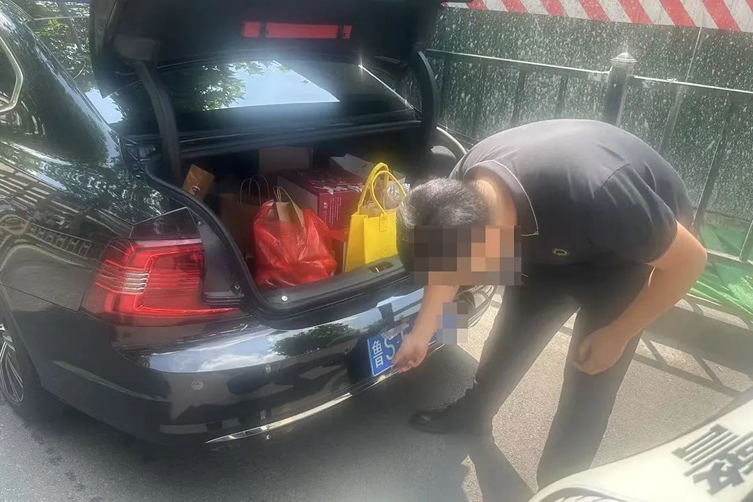 为躲抓拍挡号牌 小聪明有大代价