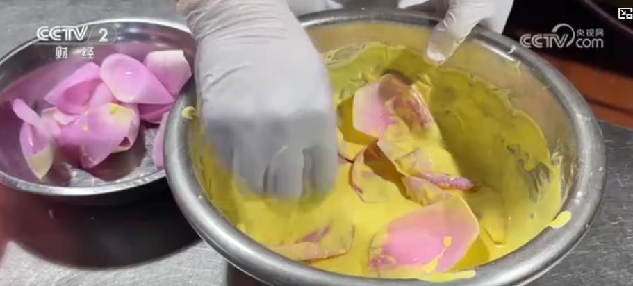 荷香四溢,果甜盈枝:夏日美食新体验 特色农业激活“舌尖经济” 荷香四溢,果甜盈枝:夏日美食新体验 特色农业激活“舌尖经济”