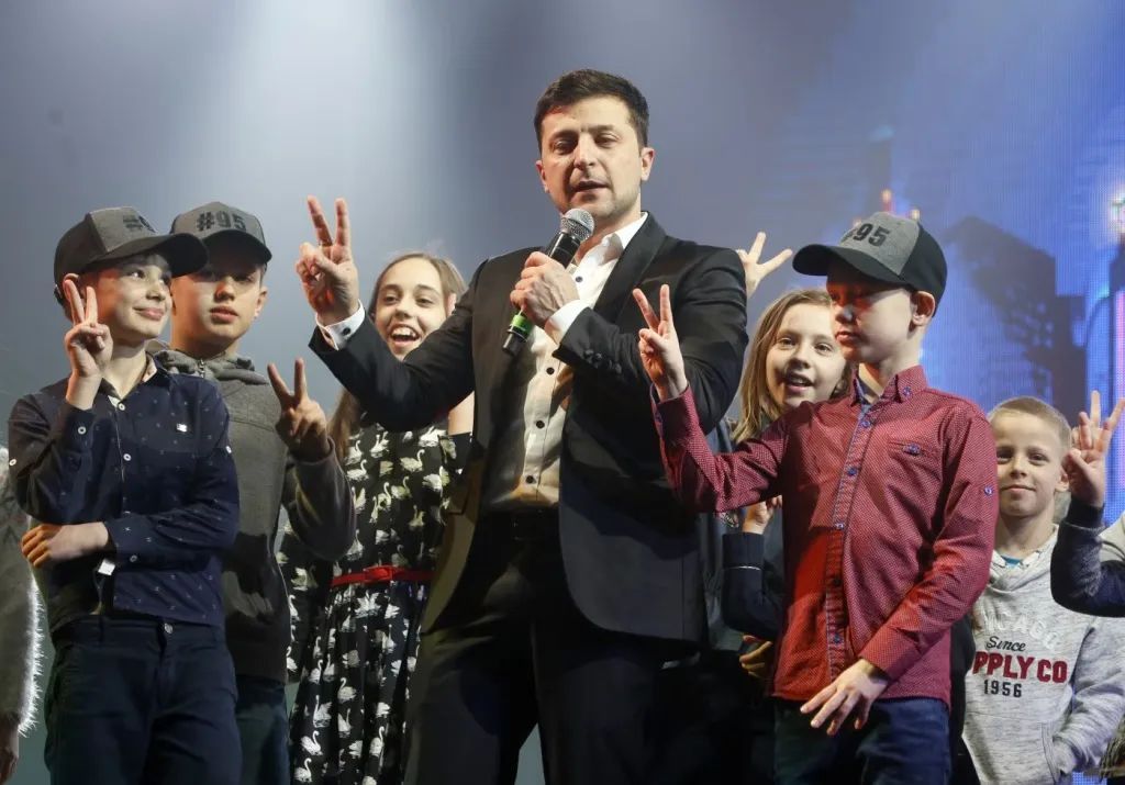 “泽连斯基着装”引发高度关注，特朗普：我喜欢