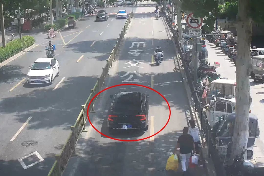 为躲抓拍挡号牌 小聪明有大代价