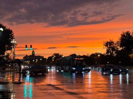 北京雨中现最美晚霞，市民纷纷拍照打卡