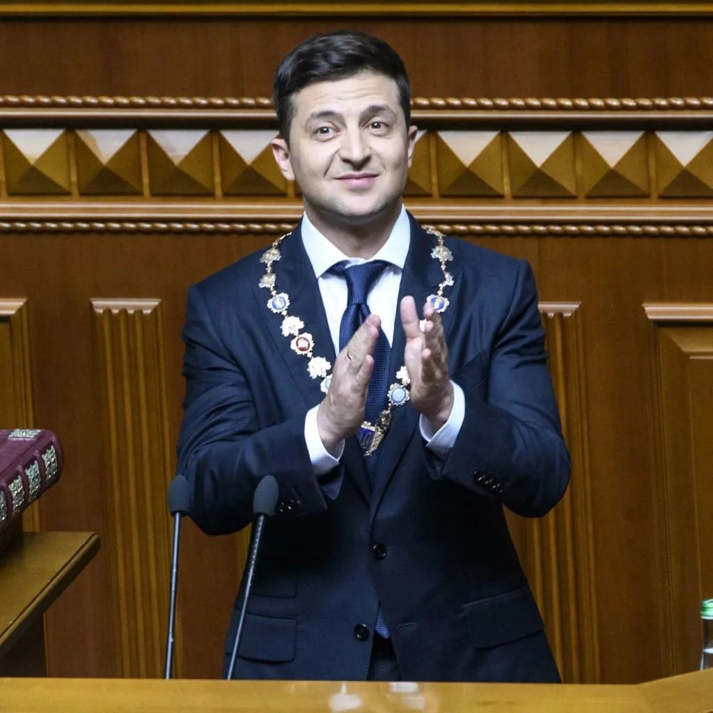 “泽连斯基着装”引发高度关注，特朗普：我喜欢