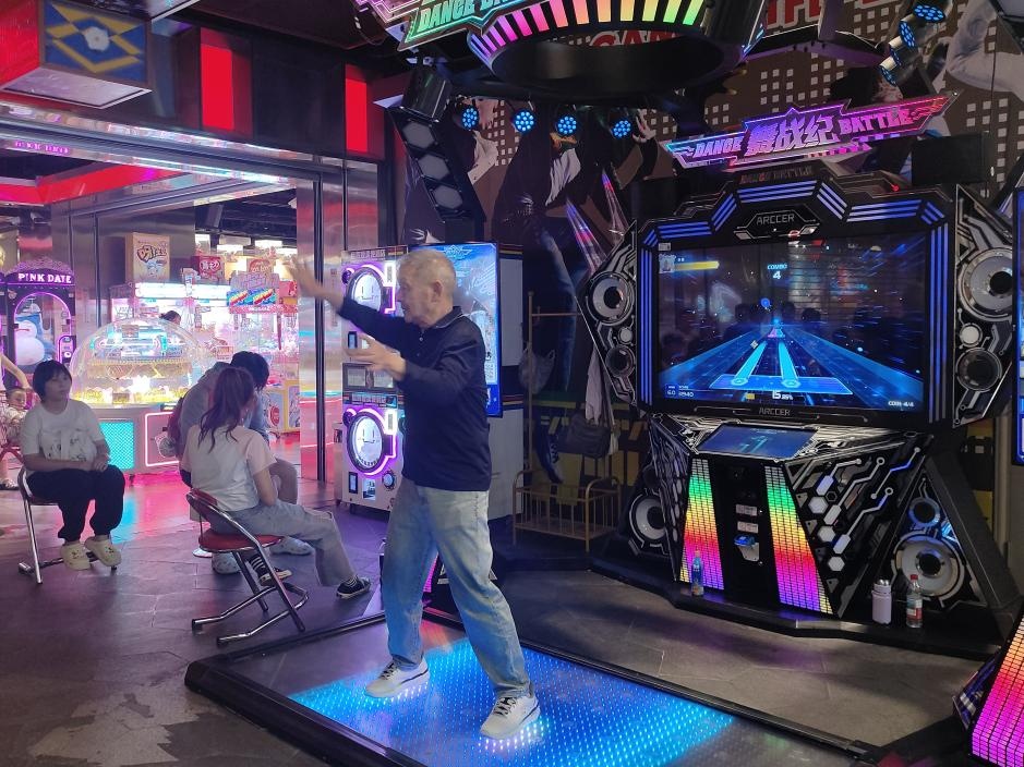 超160万人次围观，武汉77岁爷爷爆火网络！本人回应