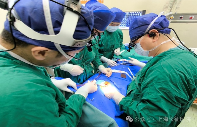 全球罕见！中国医生救回“身首离断”患者