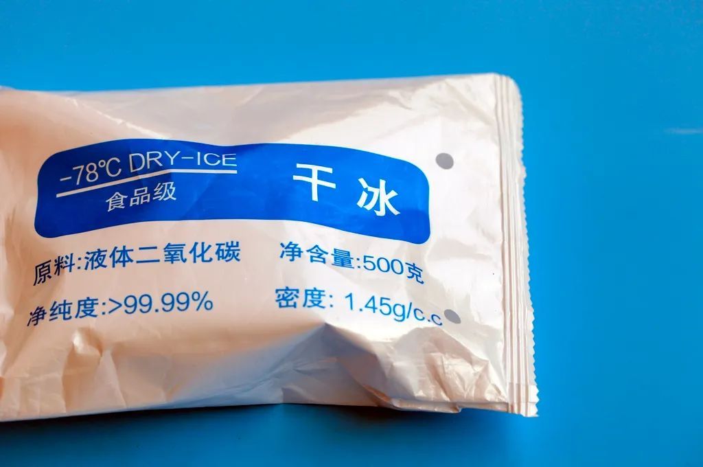 你家冰箱里可能也有！14岁男孩差点儿被它炸断拇指→