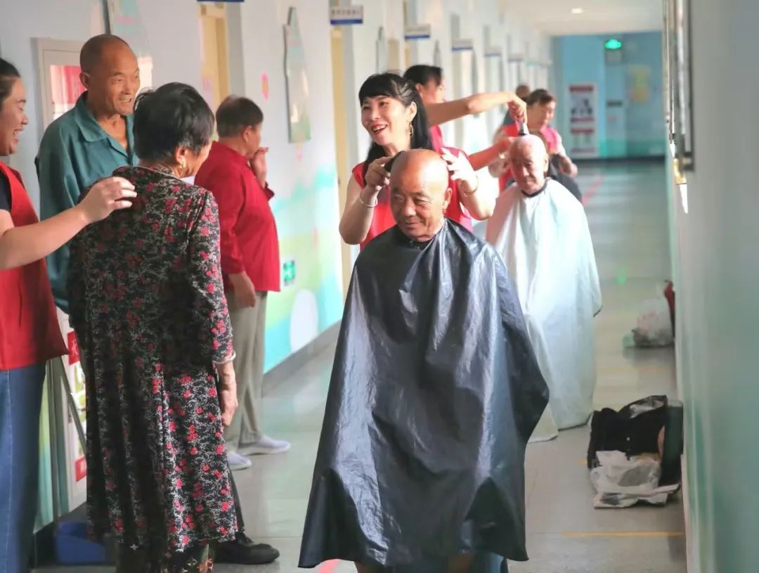 记者实地探访北京受灾地区安置点：政法队伍身影印在受灾群众心里