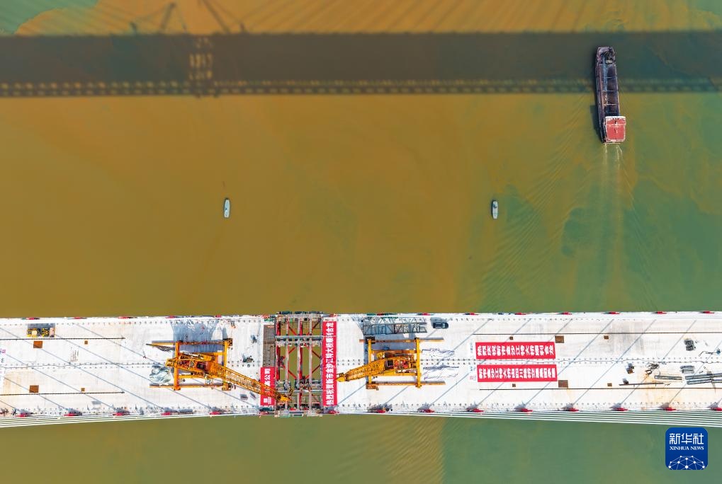 云南绥江：新市金沙江特大桥合龙