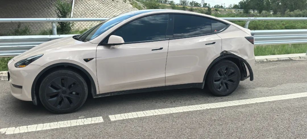 【警示】前车的一个动作,让后车人仰马翻! 【警示】前车的一个动作,让后车人仰马翻!