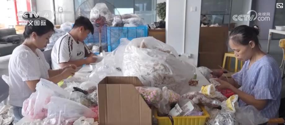 消费火热、海外订单大增 小小娃衣撬动活力蓬勃大市场