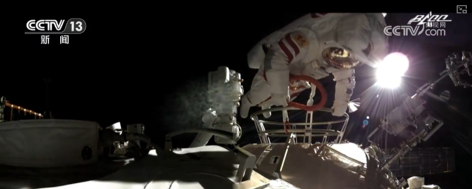 “3年15次”→“4年20次”！第二代“飞天”舱外航天服家族有哪些成员？| 科普新款舱外服