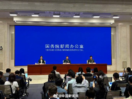 阅兵首次亮相的新型装备占比很大