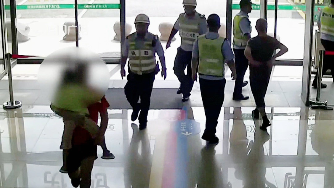 事发厦门!司机不停地向他们招手,情况紧急…… 事发厦门!司机不停地向他们招手,情况紧急……