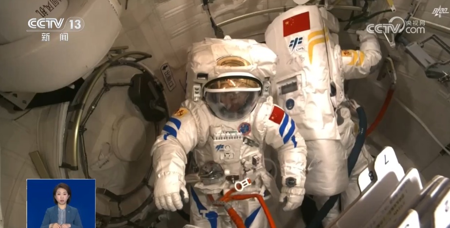 “3年15次”→“4年20次”！第二代“飞天”舱外航天服家族有哪些成员？| 科普新款舱外服