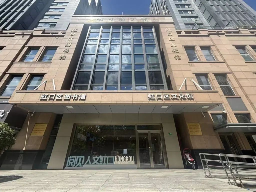 图书馆“留言本”出圈背后：有温度的公共服务何以向更多人延伸