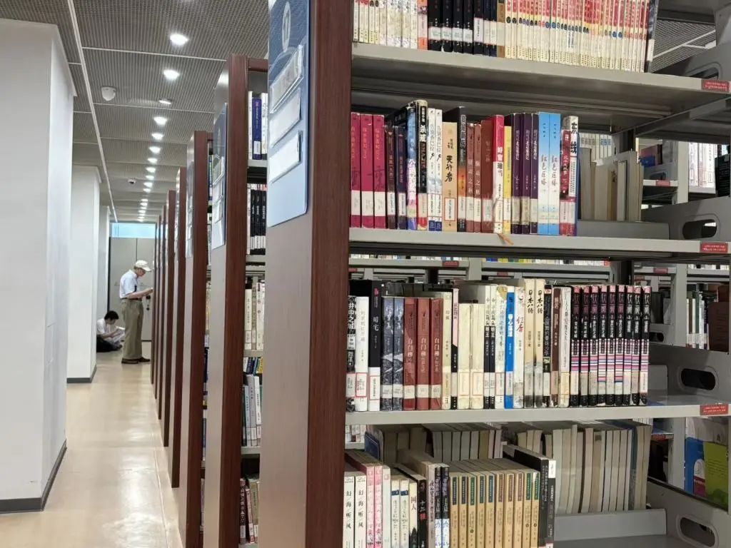 图书馆“留言本”出圈背后：有温度的公共服务何以向更多人延伸