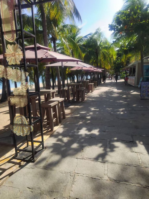 1分钟1块钱？三亚一游客身体不适坐躺椅休息，被多次催促缴费，景区最新回应