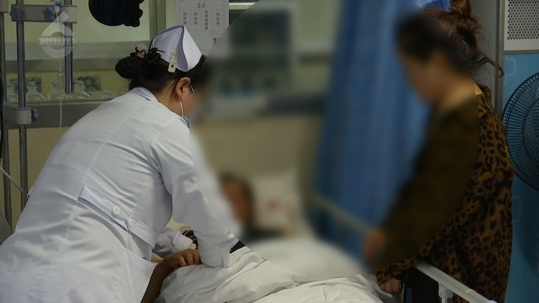 一家9口吃菌中毒,紧急转院至昆明! 一家9口吃菌中毒,紧急转院至昆明!